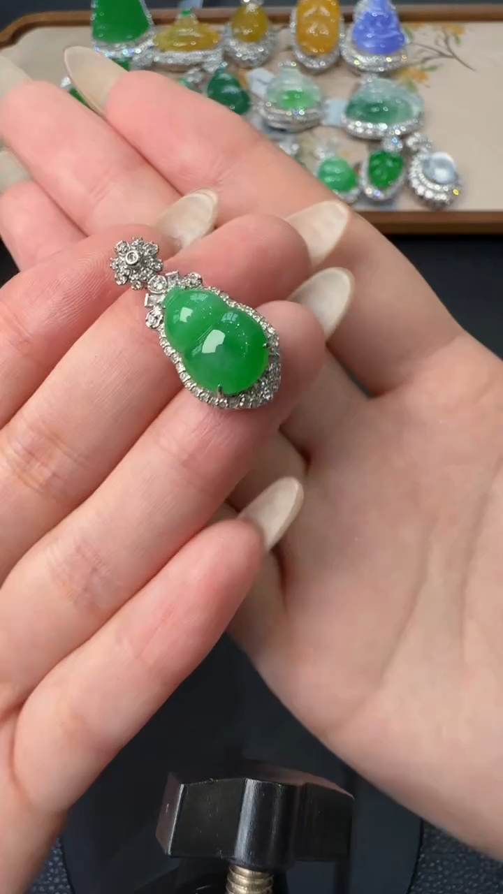 【闪购商品】翡翠吊坠(不含链)18K金镶嵌23