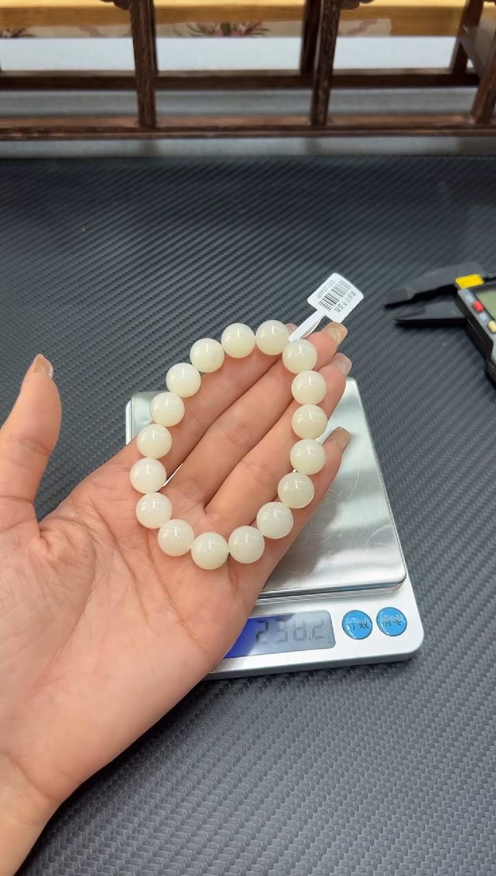 未镶嵌手串和田玉且末金山微色差卡12L