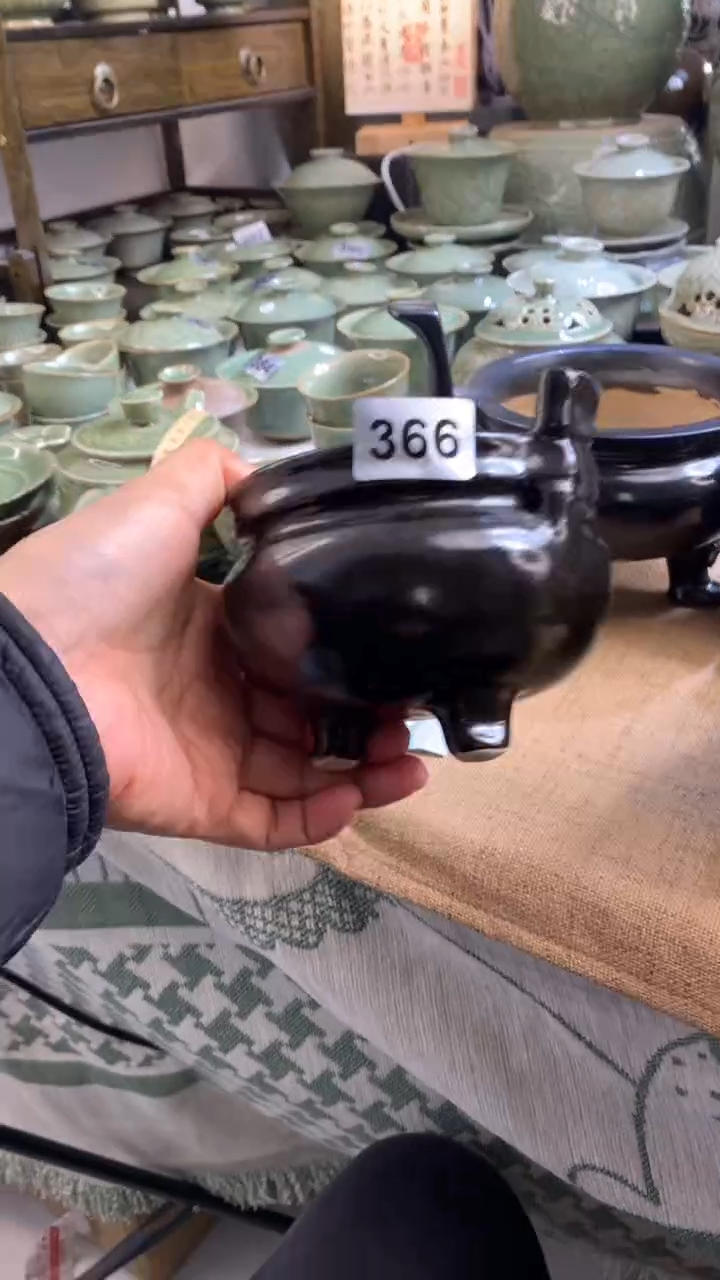 科*366耀州窑黑釉手工三足香炉一只