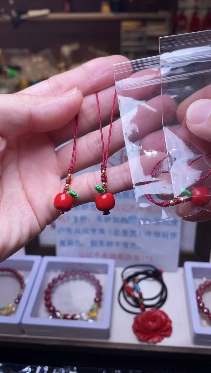 合金颈饰玛瑙/玉髓老型珠小平果2个