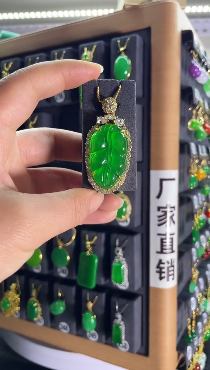 【闪购商品】翡翠耳饰银S925镶嵌224...