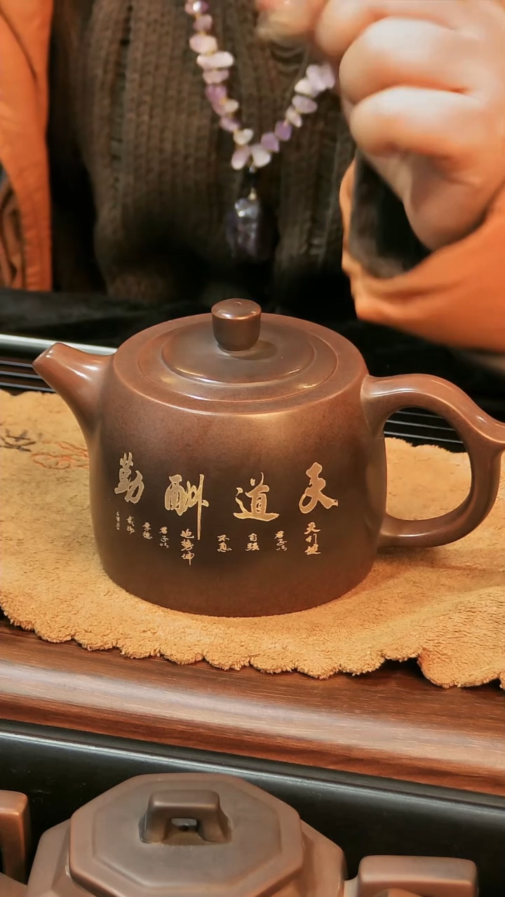 【闪购商品】壶003紫陶井栏壶（天道酬勤）（微瑕）