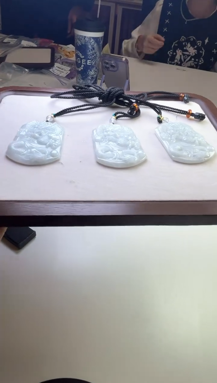 【闪购商品】翡翠挂件未镶嵌龙牌多样性发一