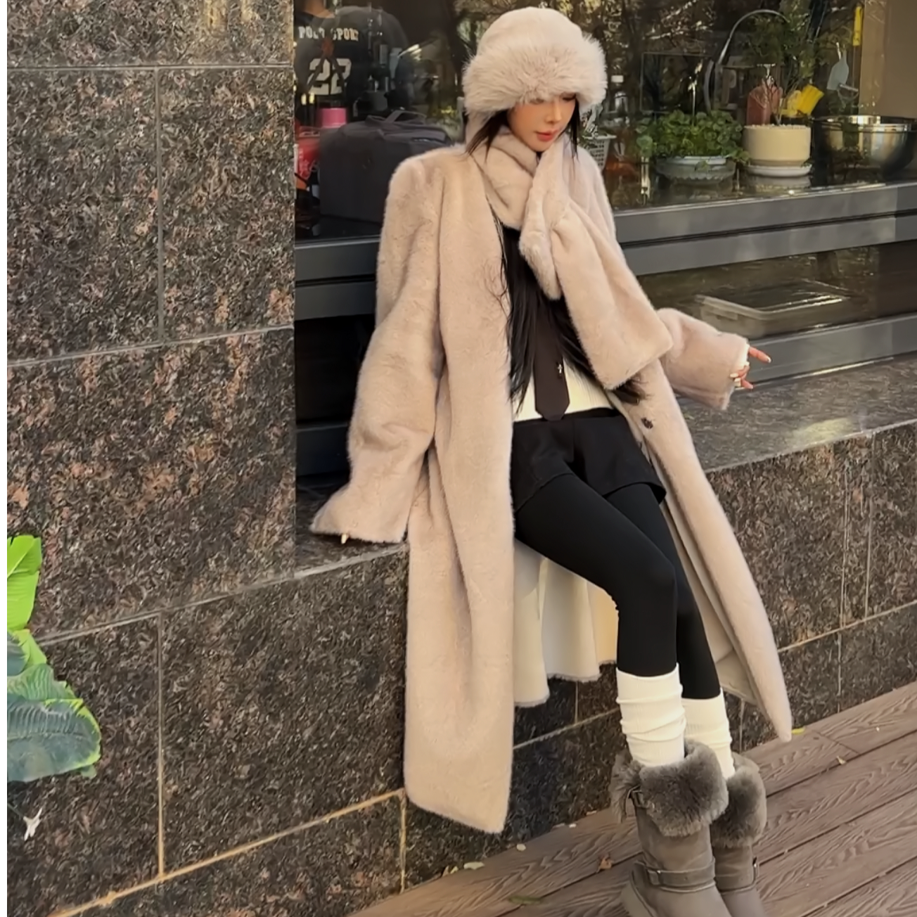 以假乱真 戴围巾 长款外套
