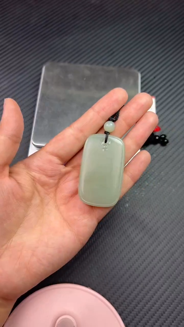 【闪购商品】和田玉吊坠(赠链)未镶嵌且末微色差近矿