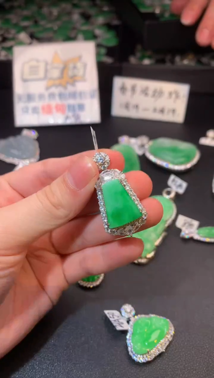 【闪购商品】翡翠颈饰银S925镶嵌翡翠