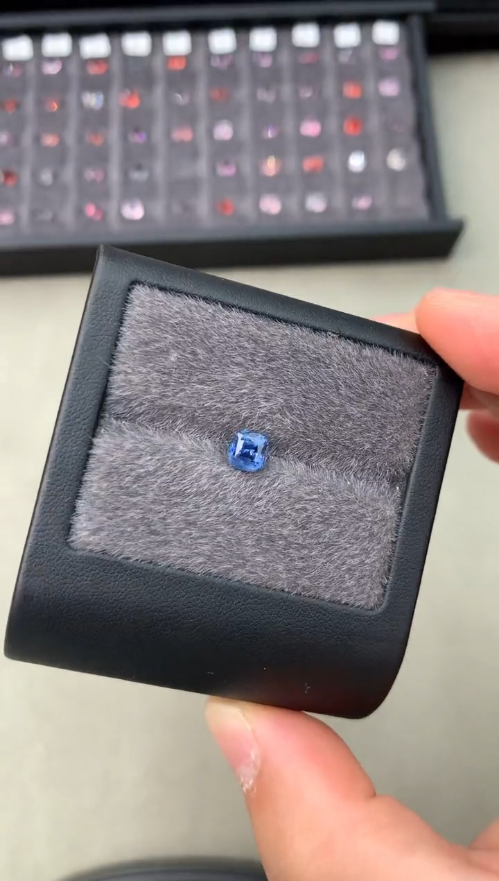 【闪购商品】定制蓝宝石裸石未镶嵌1.23ct 兰卡无烧蓝宝石