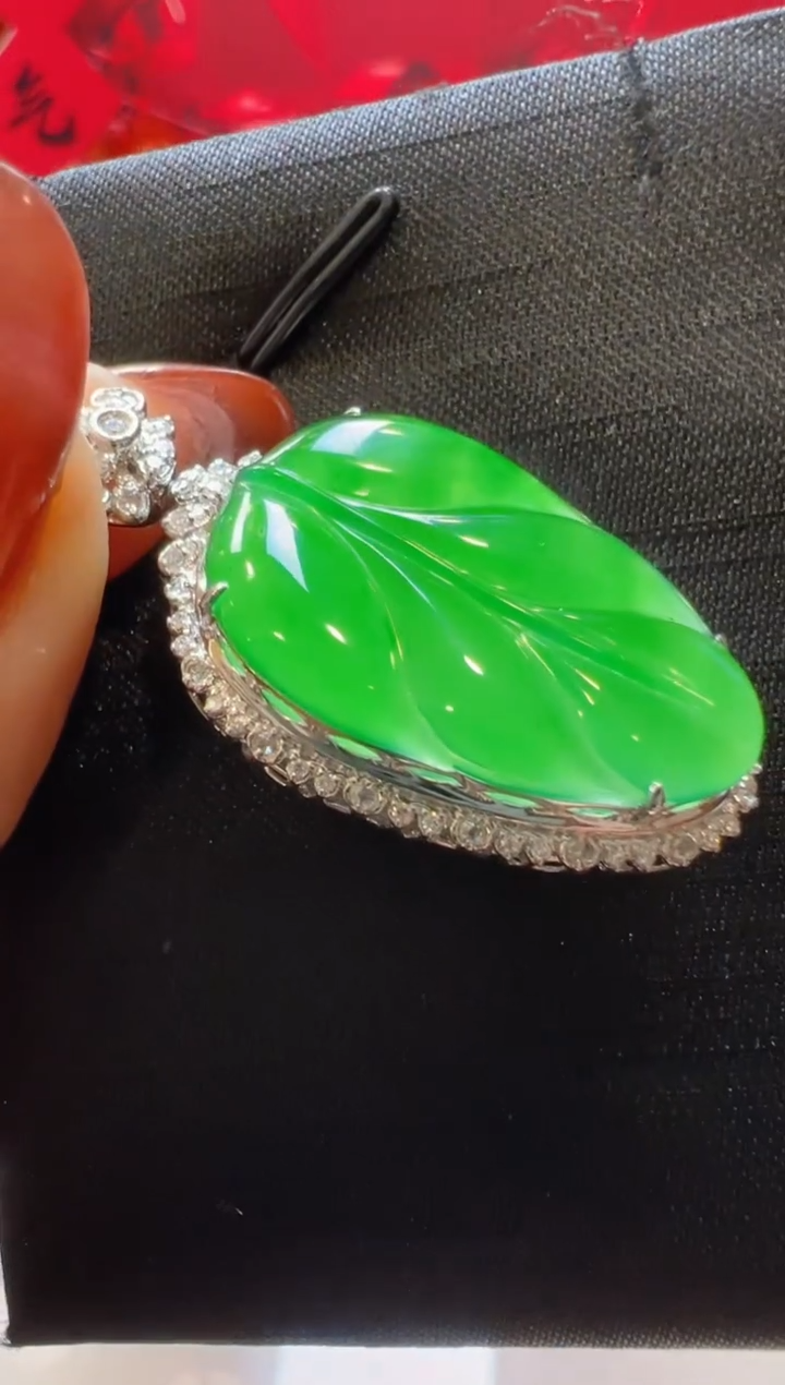 【闪购商品】翡翠吊坠(不含链)18K金镶嵌天然翡翠A货