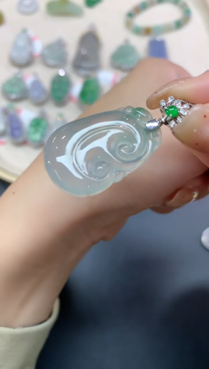 【闪购商品】翡翠吊坠(不含链)18K金镶嵌吊坠A420|1980