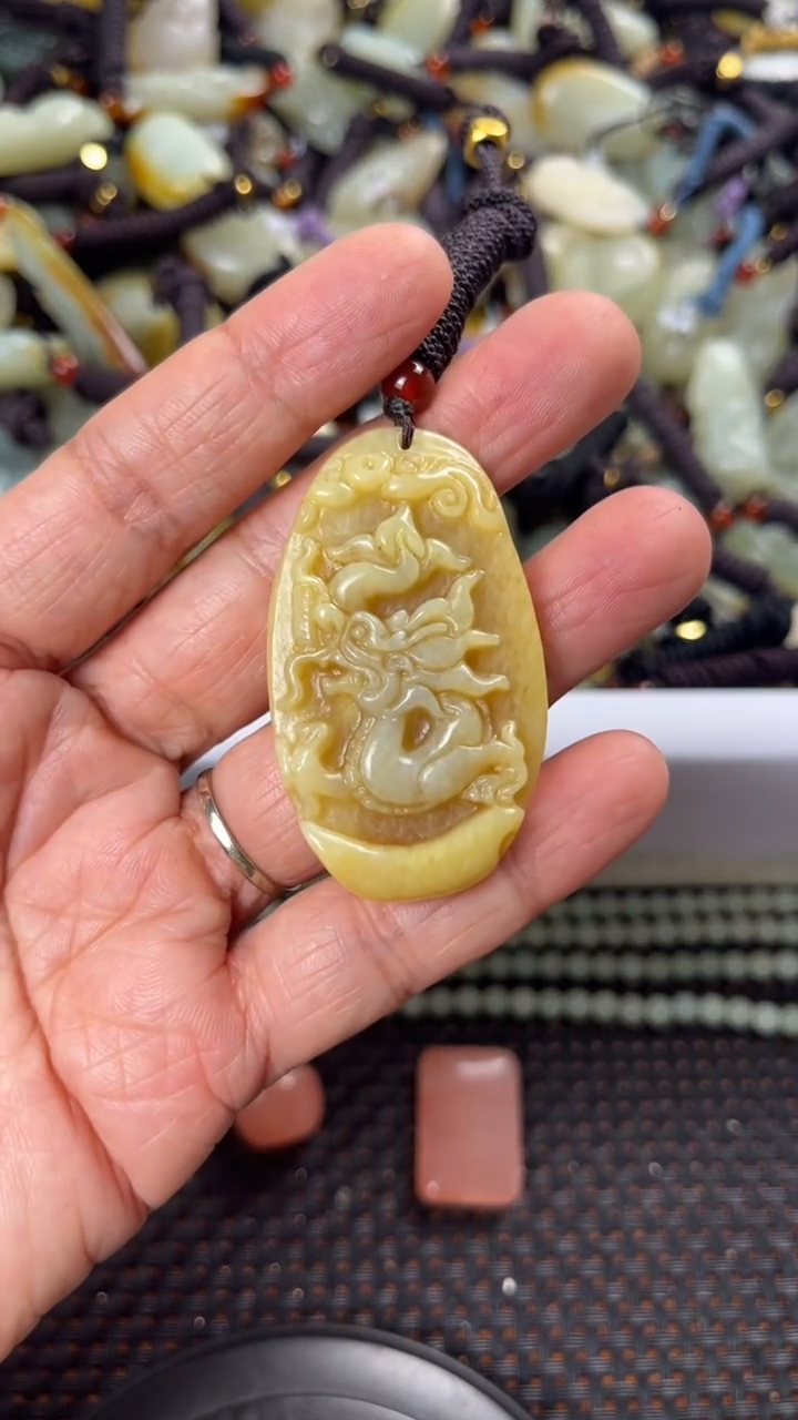 【闪购商品】和田玉颈饰未镶嵌多样性发货没有证书拍一发一有瑕