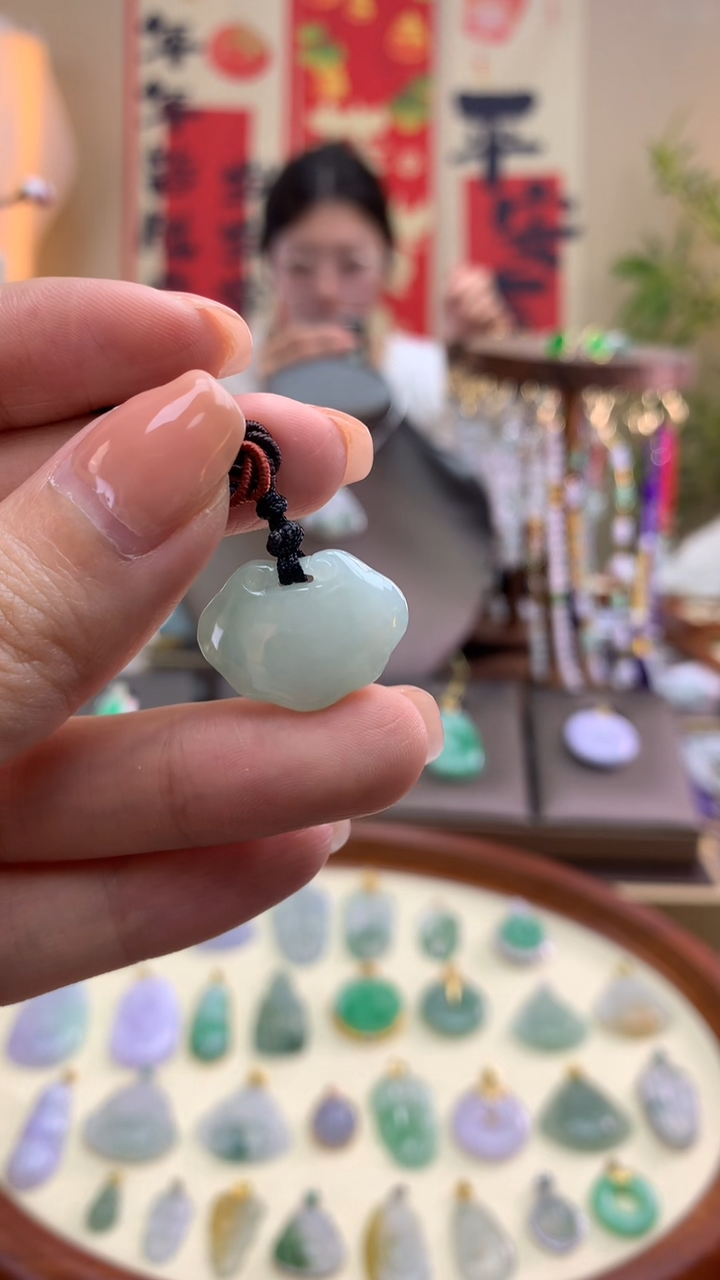 【闪购商品】翡翠颈饰未镶嵌如意锁