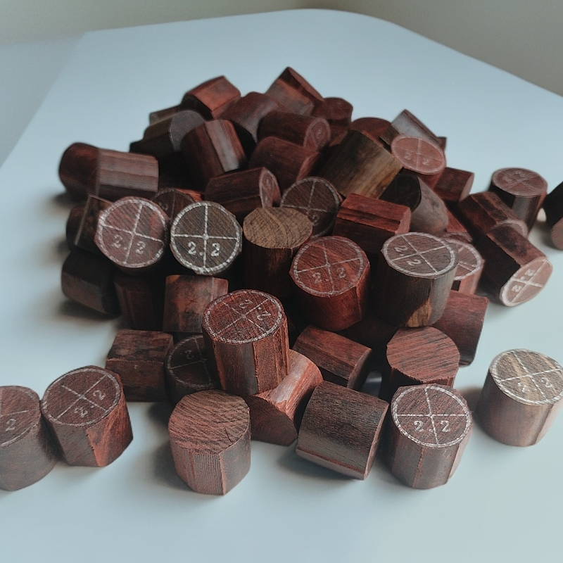 保真印度小叶紫檀木料规格长2.1厘米×直径2.2厘米一木同料一颗价