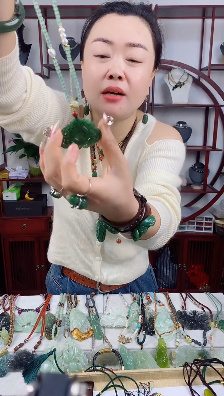 颈饰未镶嵌和田玉1碧2玉