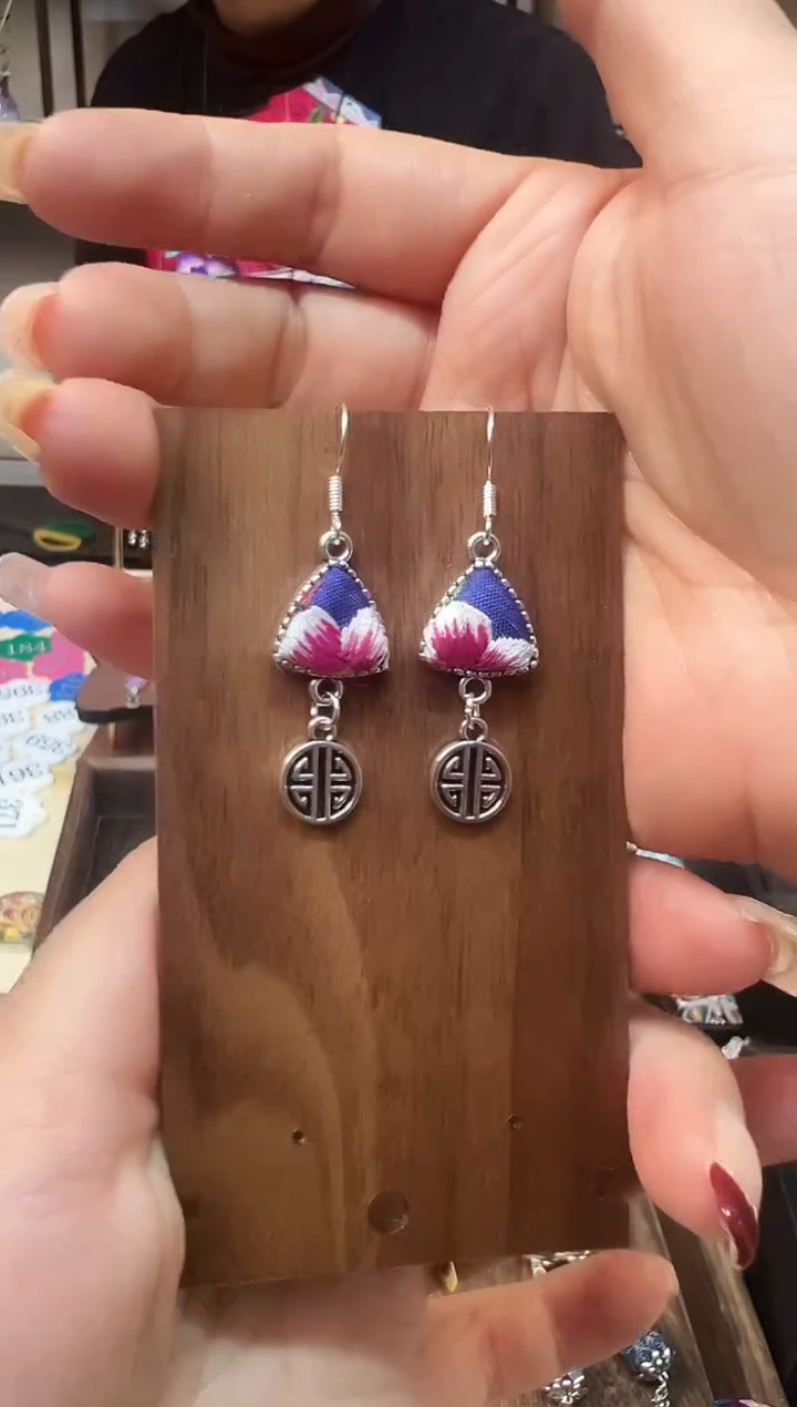 【闪购商品】织绣民族非遗老绣饰品277