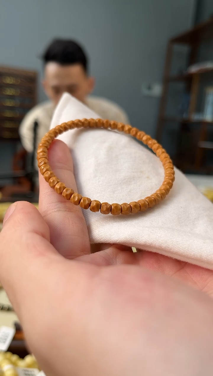 橄榄核吊坠H****g核尖手串