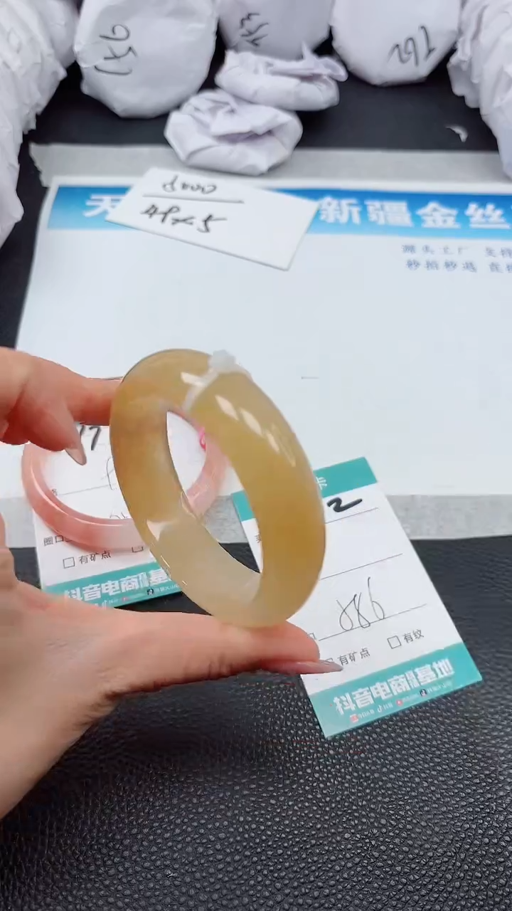 【闪购商品】石英质玉手镯未镶嵌A172