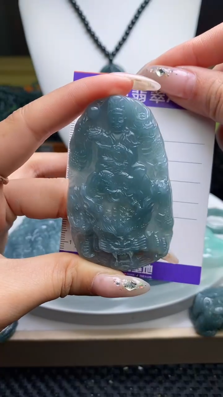 【闪购商品】翡翠未镶嵌颈饰         