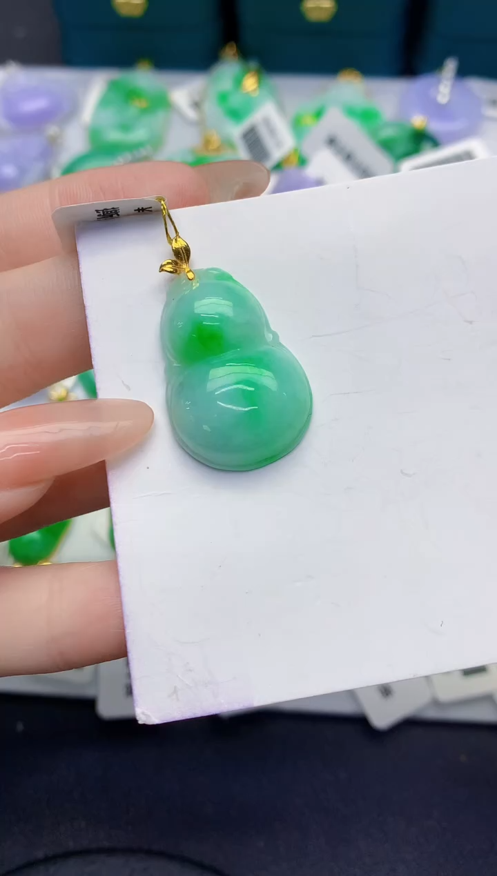 颈饰18K金镶嵌翡翠缅甸天然翡翠A货