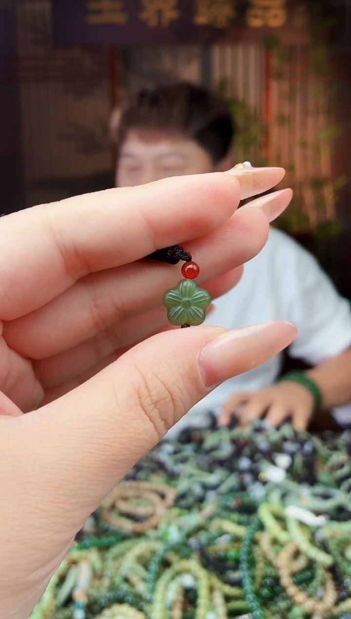 和田玉未镶嵌颈饰拍一发一