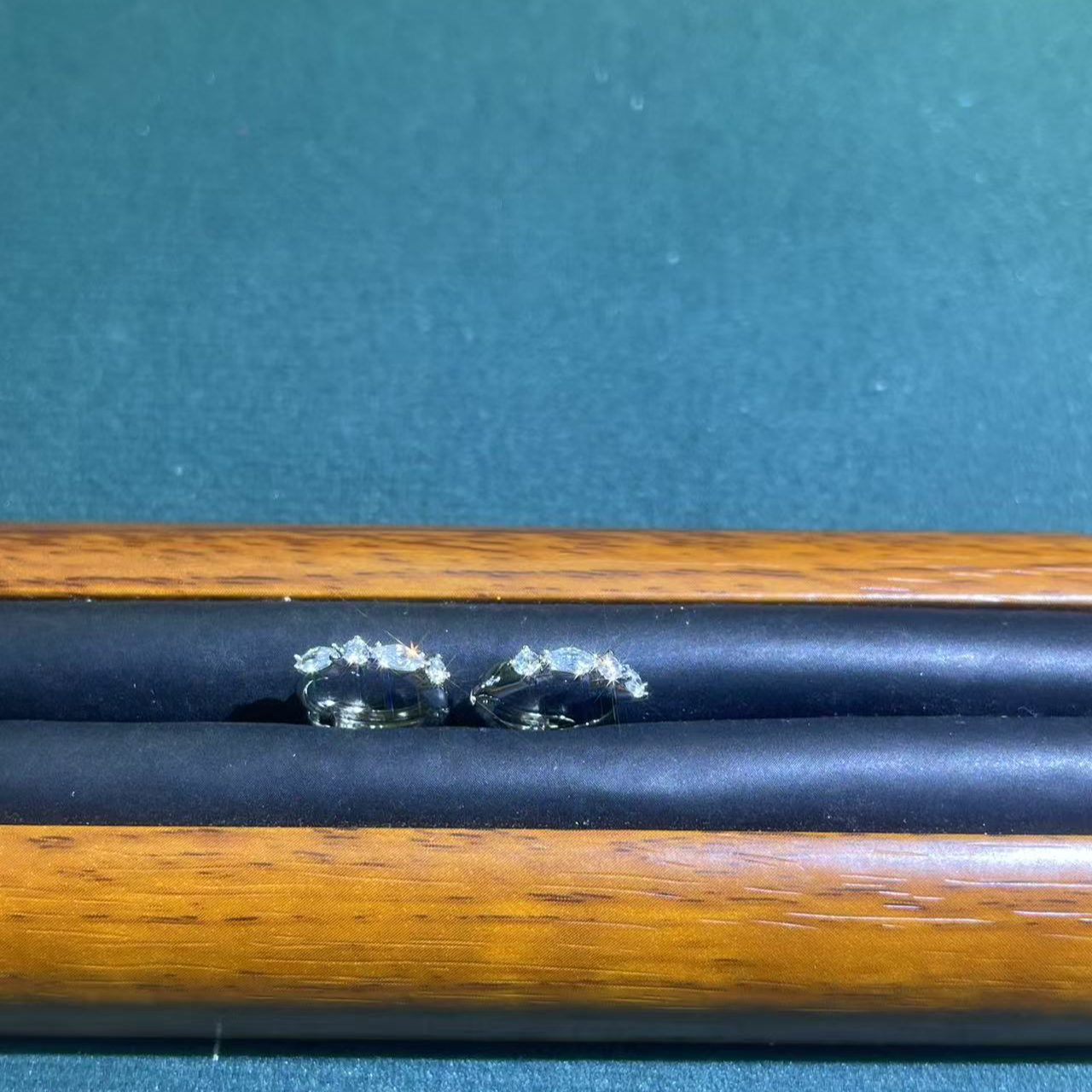  s8295白色镶嵌耳扣多样性发货