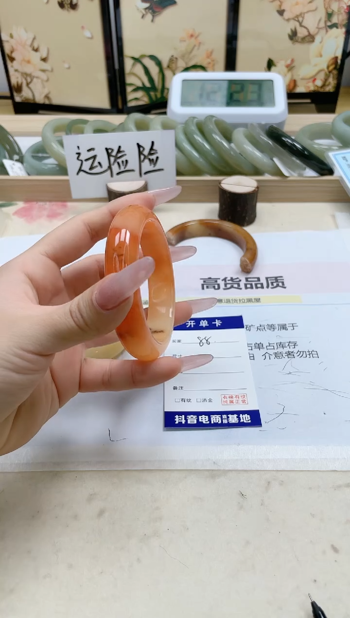 【闪购商品】石英质玉手镯未镶嵌88/56.2