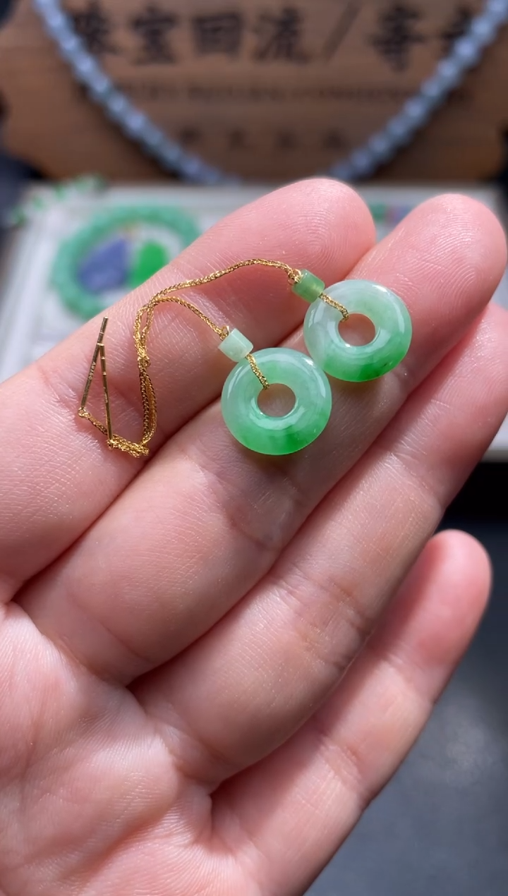 【闪购商品】翡翠耳饰18K金镶嵌99.........