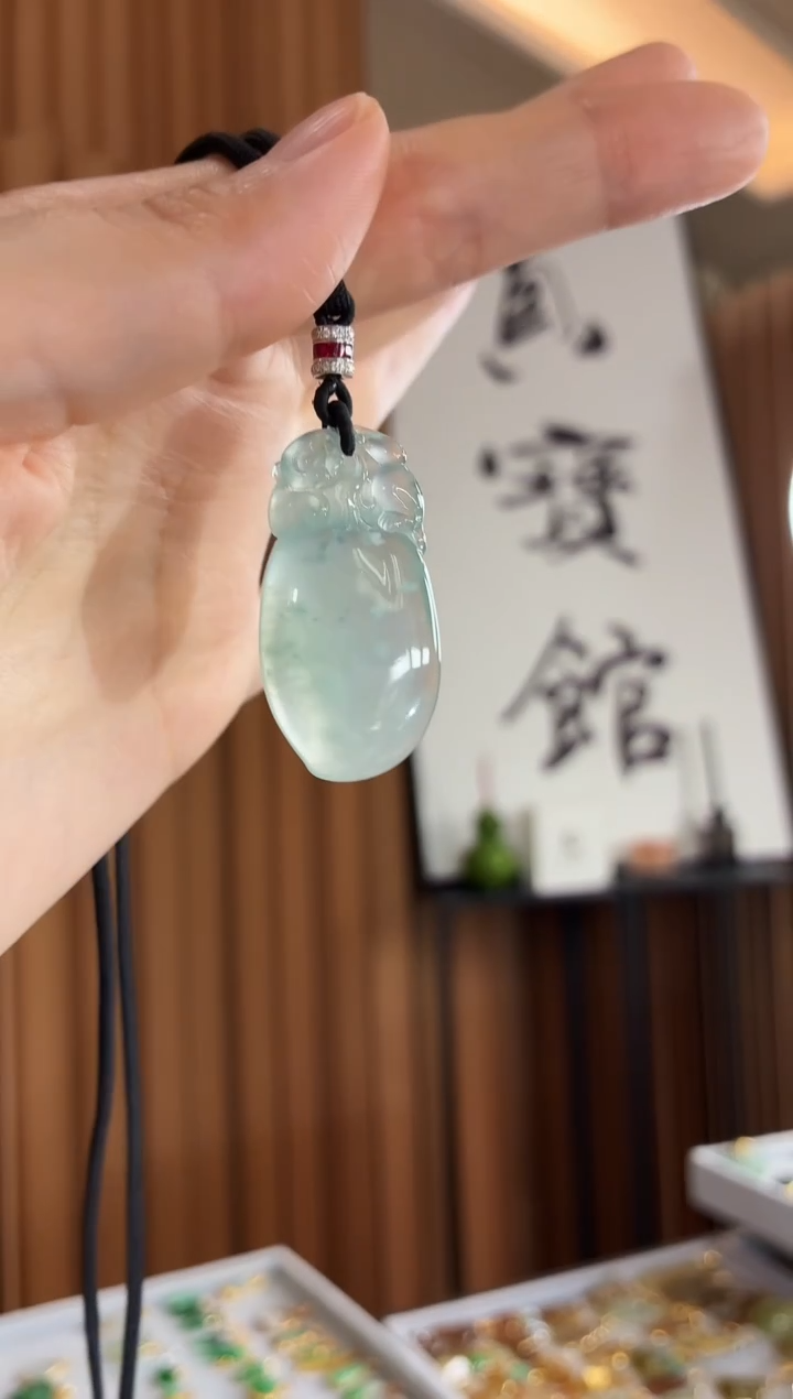 颈饰未镶嵌翡翠吊坠