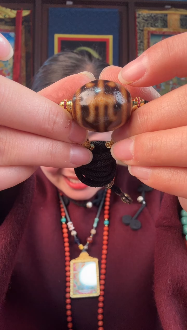 无非金属藏地洛古珠