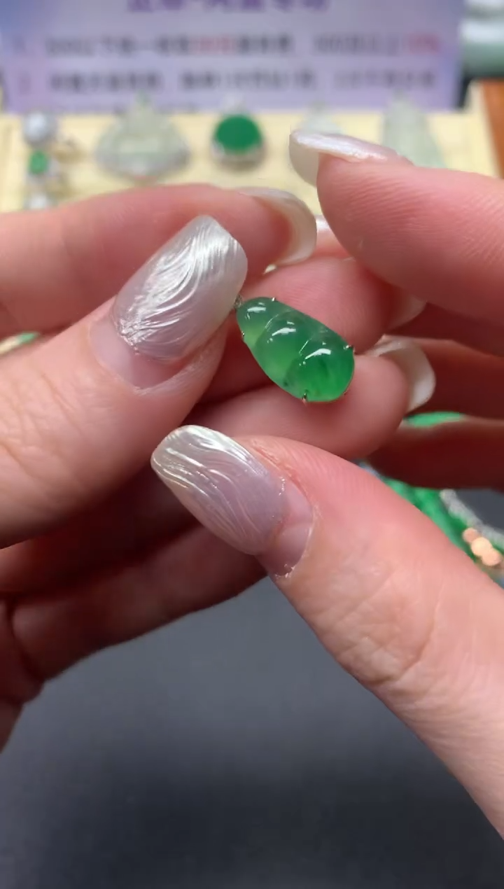 【闪购商品】翡翠吊坠(不含链)18K金镶嵌吊坠|2000+200