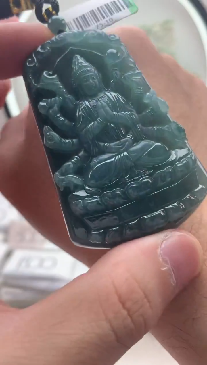 颈饰未镶嵌翡翠千手观音