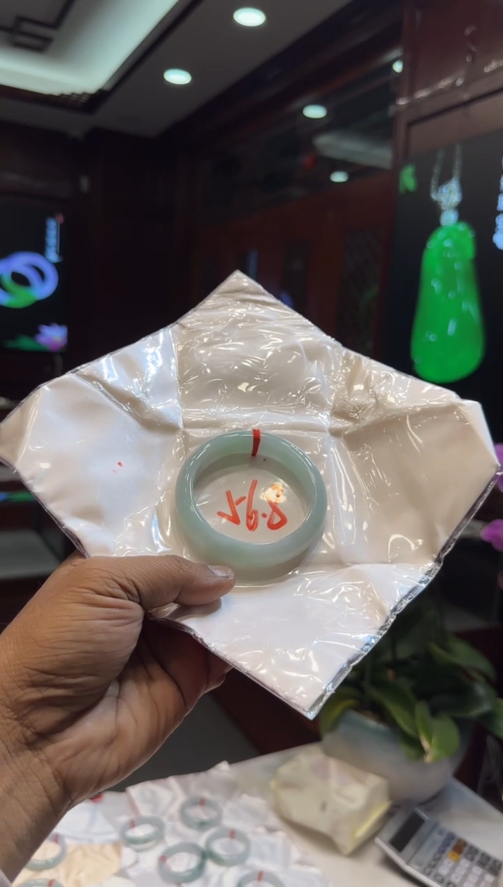 未镶嵌手镯翡翠手镯