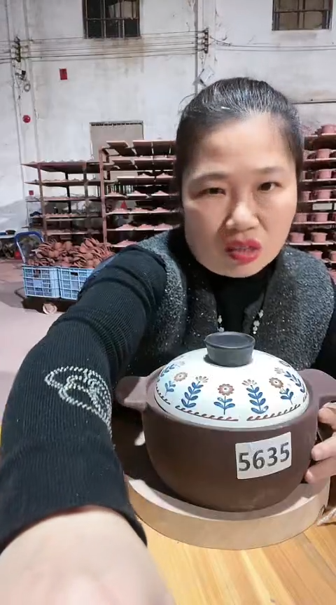 陶5635瑕疵紫砂锅带盖