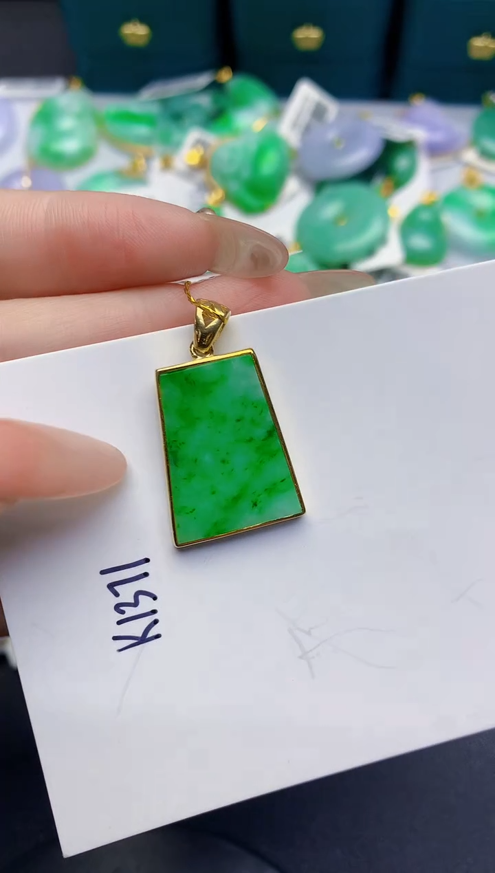 颈饰18K金镶嵌翡翠缅甸天然翡翠A货