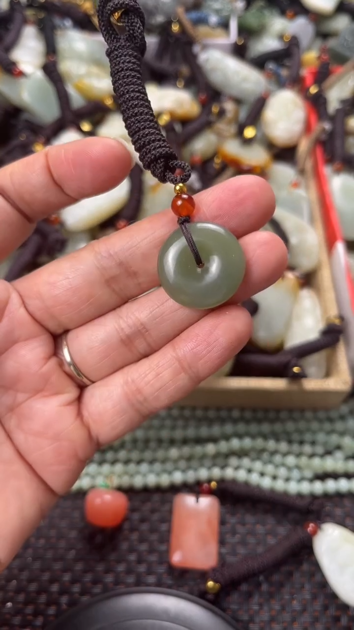 【闪购商品】和田玉颈饰未镶嵌多样性发货没有证书拍一发一有瑕