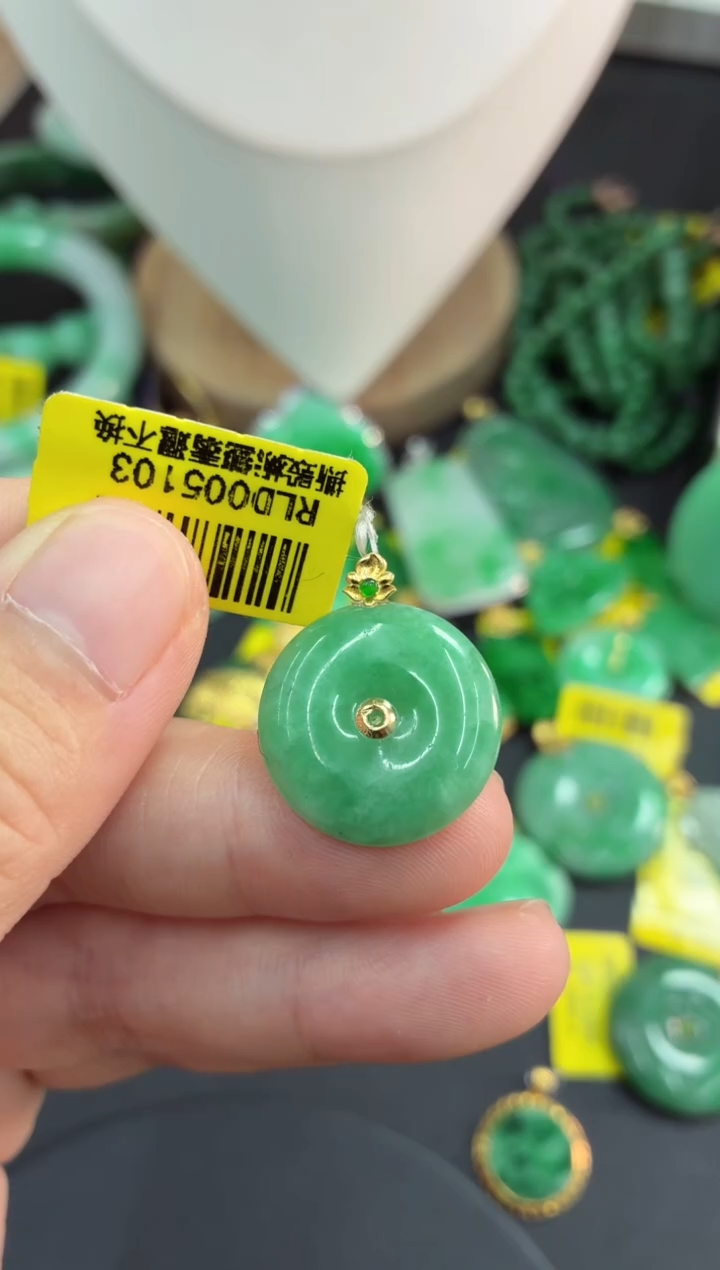 吊坠(不含链)18K金镶嵌翡翠挂件