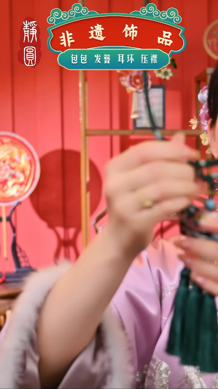 【闪购商品】织绣墨绿色项圈蝴蝶