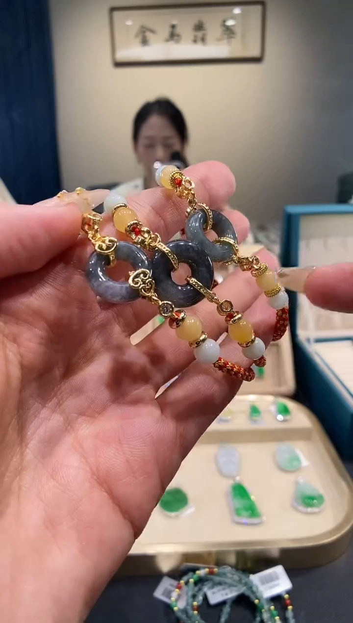 【闪购商品】翡翠吊坠(不含链)未镶嵌手绳 多样性发其一