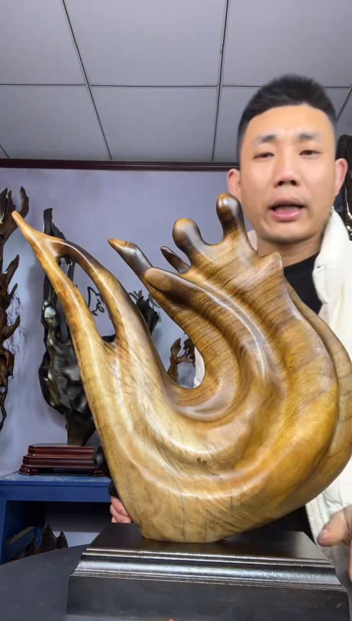 金丝楠木雕款易*人金丝楠木工艺品摆件