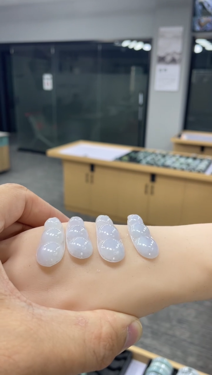 吊坠(不含链)未镶嵌翡翠四季豆吊坠/多样性发其一