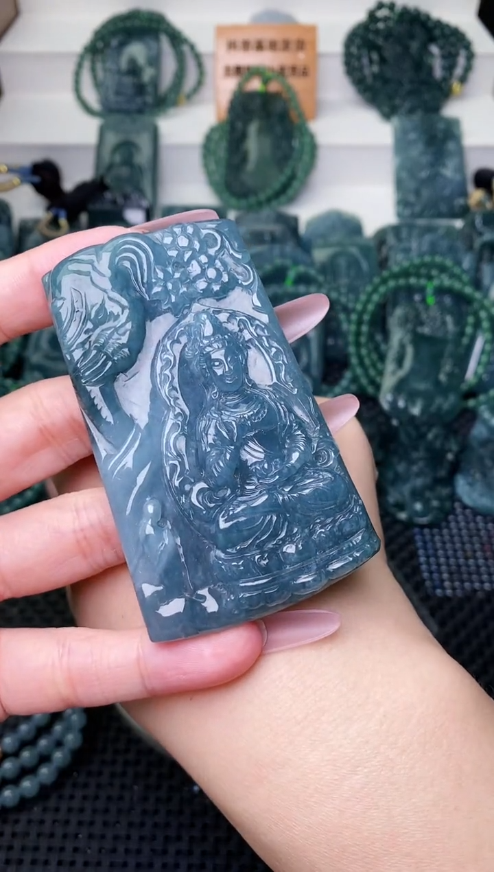 颈饰未镶嵌翡翠 