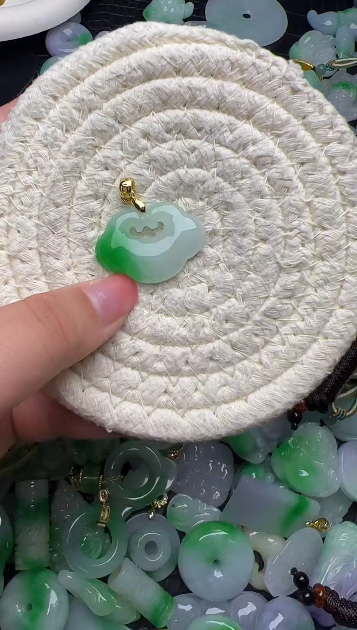 翡翠未镶嵌颈饰天然缅甸翡翠吊坠