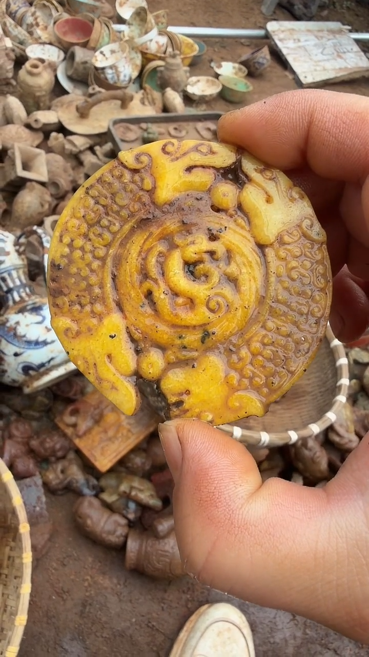 未镶嵌岫岩河磨玉（透闪石质玉）挂件 岫岩河磨玉