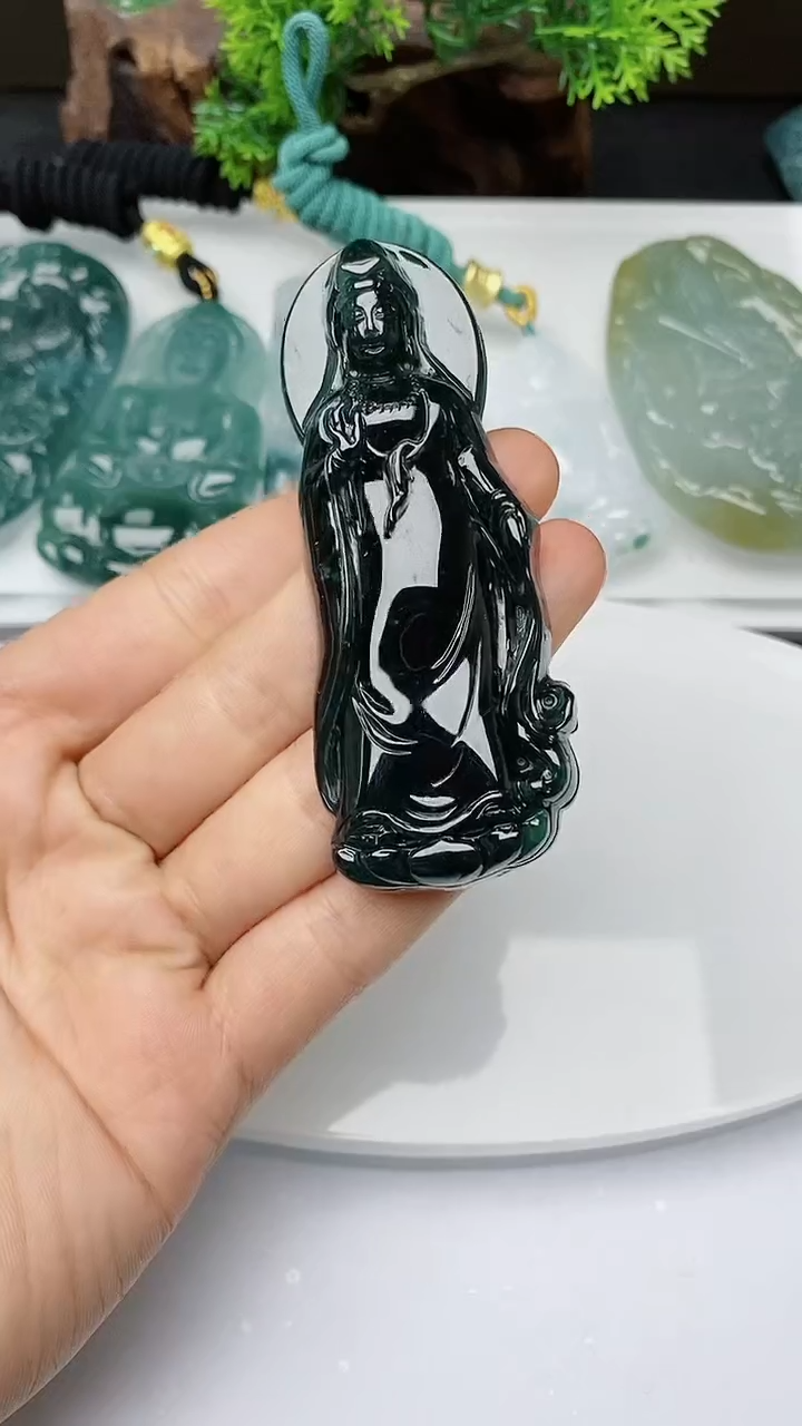 【闪购商品】翡翠颈饰未镶嵌