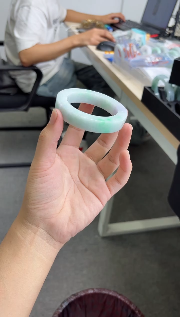 未镶嵌手镯定制翡翠人****菊手镯