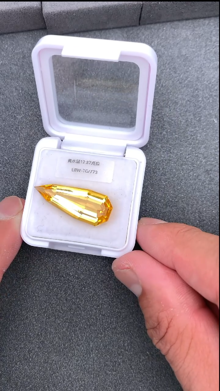【闪购商品】黄晶裸石未镶嵌12.87克拉