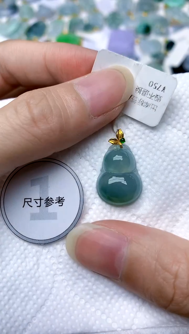 颈饰18K金镶嵌翡翠天然A货翡翠