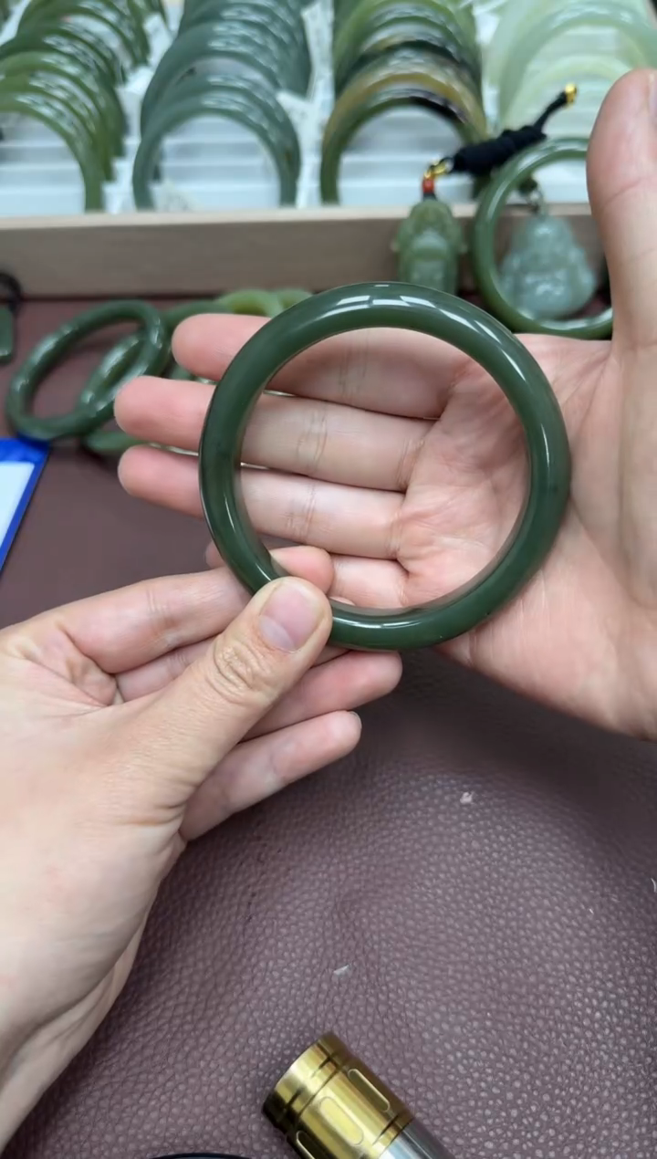 【闪购商品】和田玉手镯未镶嵌天然和田玉有天然结构