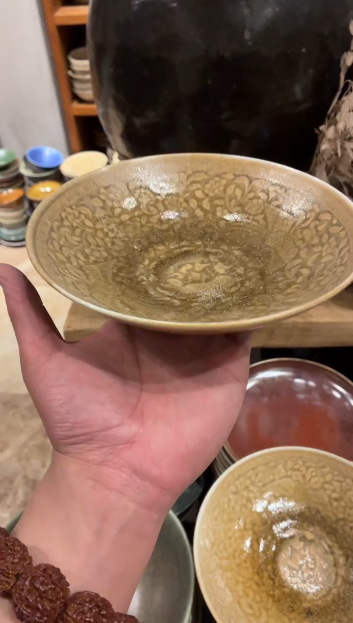 瓷片7.5寸手工雕花炒菜盘（福利款）