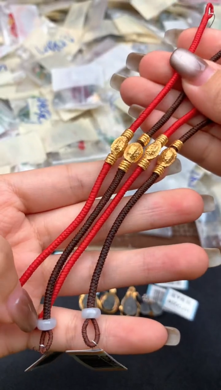 18K金镶嵌挂件翡翠多样性发1个备注手围和颜色默认16和颜色随机发