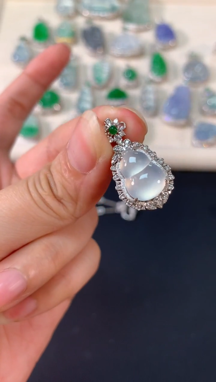 【闪购商品】翡翠吊坠(不含链)18K金镶嵌A719|6800